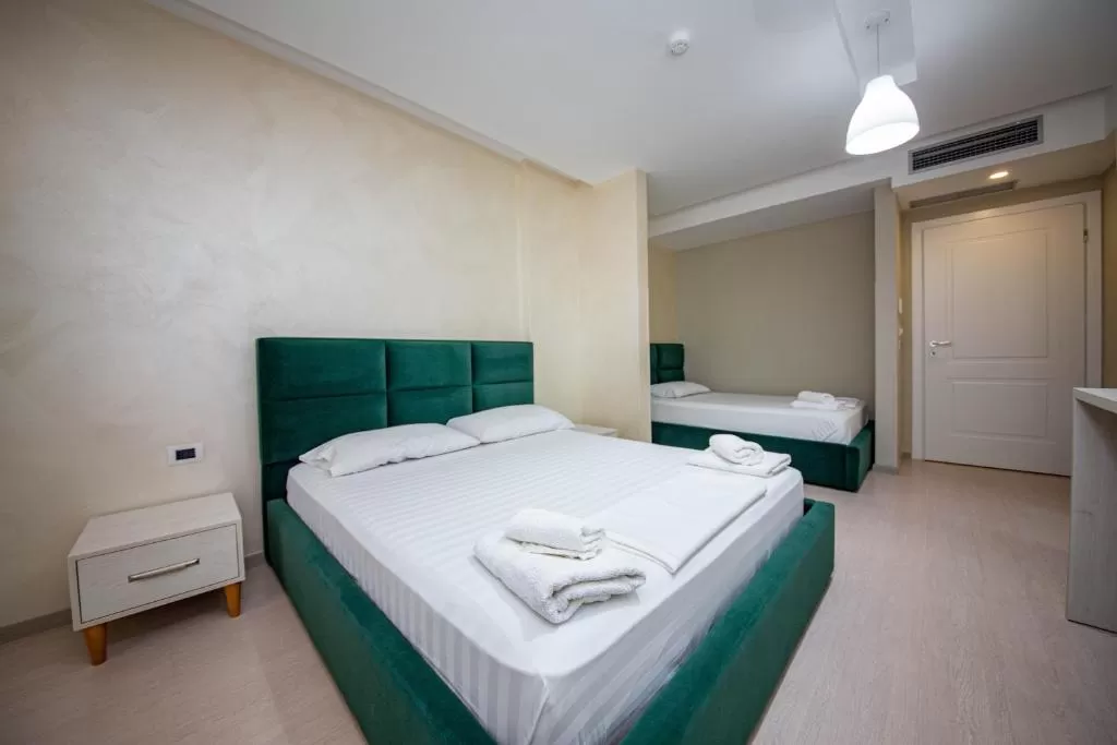 Miki 12 - STD TRPL 10.jpg